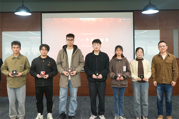 4-宣告一年轻徽章2 .jpg